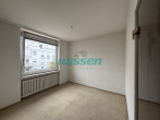 angrenzendem Essbereich - 3-Zimmer Wohnung mit schöner Loggia und Potential – Mit Einbauküche & TG-Stellplatz!