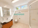 Badezimmer - 3-Zimmer Wohnung mit schöner Loggia und Potential – Mit Einbauküche & TG-Stellplatz!