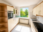 Küche - 3-Zimmer Wohnung mit schöner Loggia und Potential – Mit Einbauküche & TG-Stellplatz!