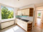 Küche - 3-Zimmer Wohnung mit schöner Loggia und Potential – Mit Einbauküche & TG-Stellplatz!