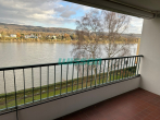 überdachte Loggia - Logenblick auf den Rhein! Gepflegte frisch renovierte 2 Zimmer Wohnung!