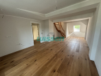 Wohn und Essbereich - Erstbezug nach Kernsanierung! Energieeffiziente 3-Zimmer Wohnung – Wohnen in der Altbau-Villa!