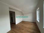 Schlafzimmer - Erstbezug nach Kernsanierung! Energieeffiziente 3-Zimmer Wohnung – Wohnen in der Altbau-Villa!