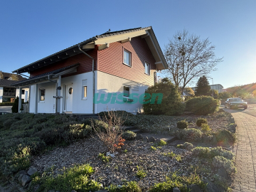 Schönes Einfamilienhaus mit herrlichem Garten – Zentrumsnah und ruhig!, 56727 Mayen, Einfamilienhaus