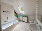Badezimmer OG - Modernisiertes Einfamilienhaus mit Einliegerwohnung und schöner Aussicht!