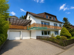 Außenansicht Vorne - Kapitalanlage mit Entwicklungspotential: 3-Familienhaus in der Grafschaft!